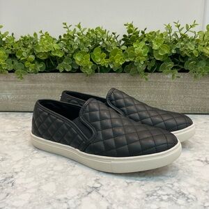 Like New - Steve Madden ECENTRCQ black slip on sneakers, Sz 10